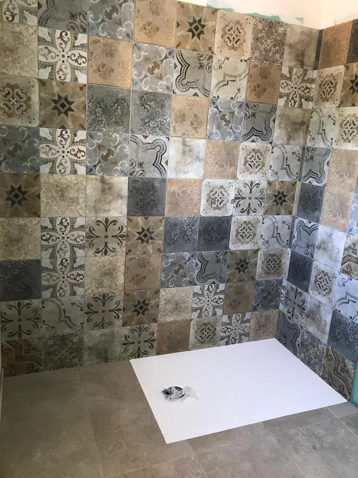 Artisan expert en revêtement de sol salle de bain Vidauban – Résine Pro Concept