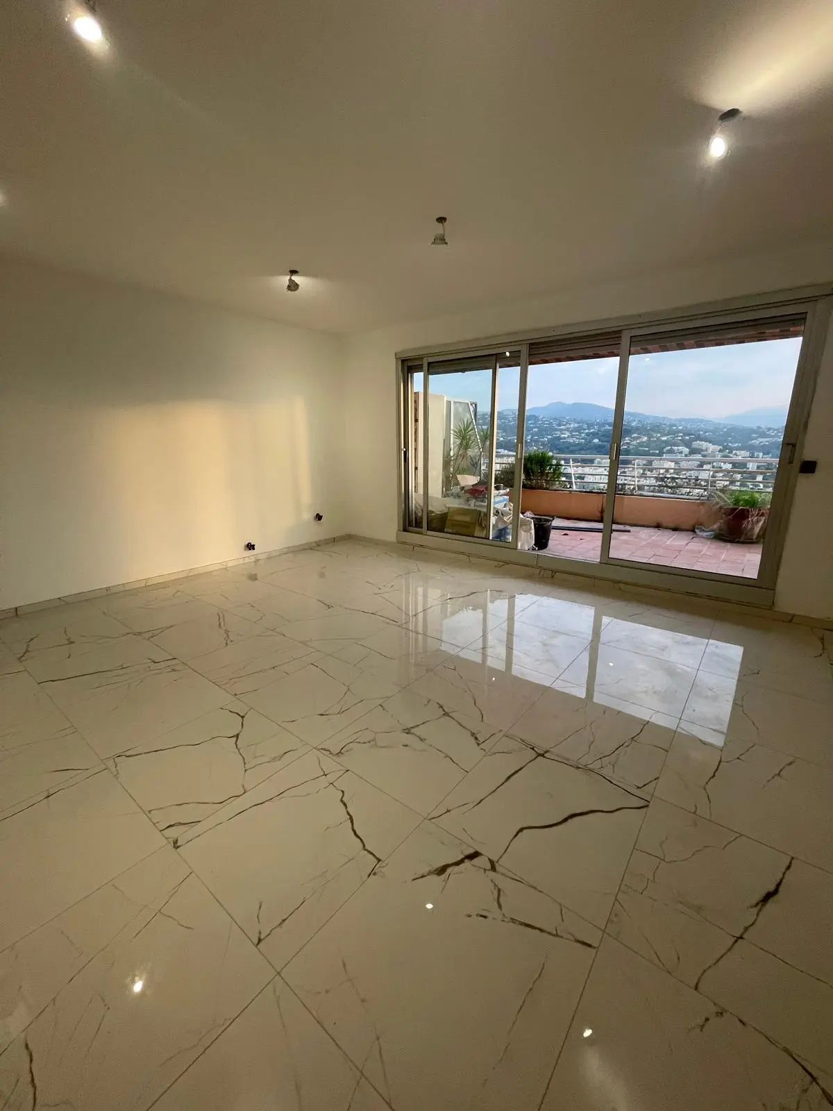 Artisan expert en revêtement de sol intérieur Vidauban – Résine Pro Concept