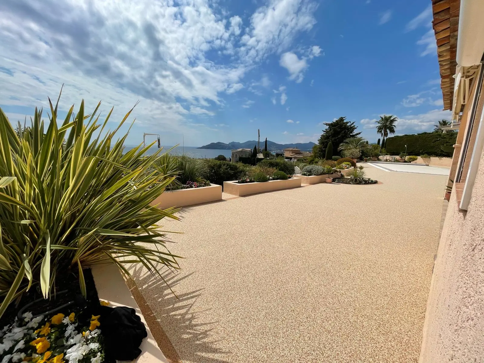 Revêtement de sol Vidauban par Résine Pro Concept, spécialiste résine, marbre, travertin et béton ciré