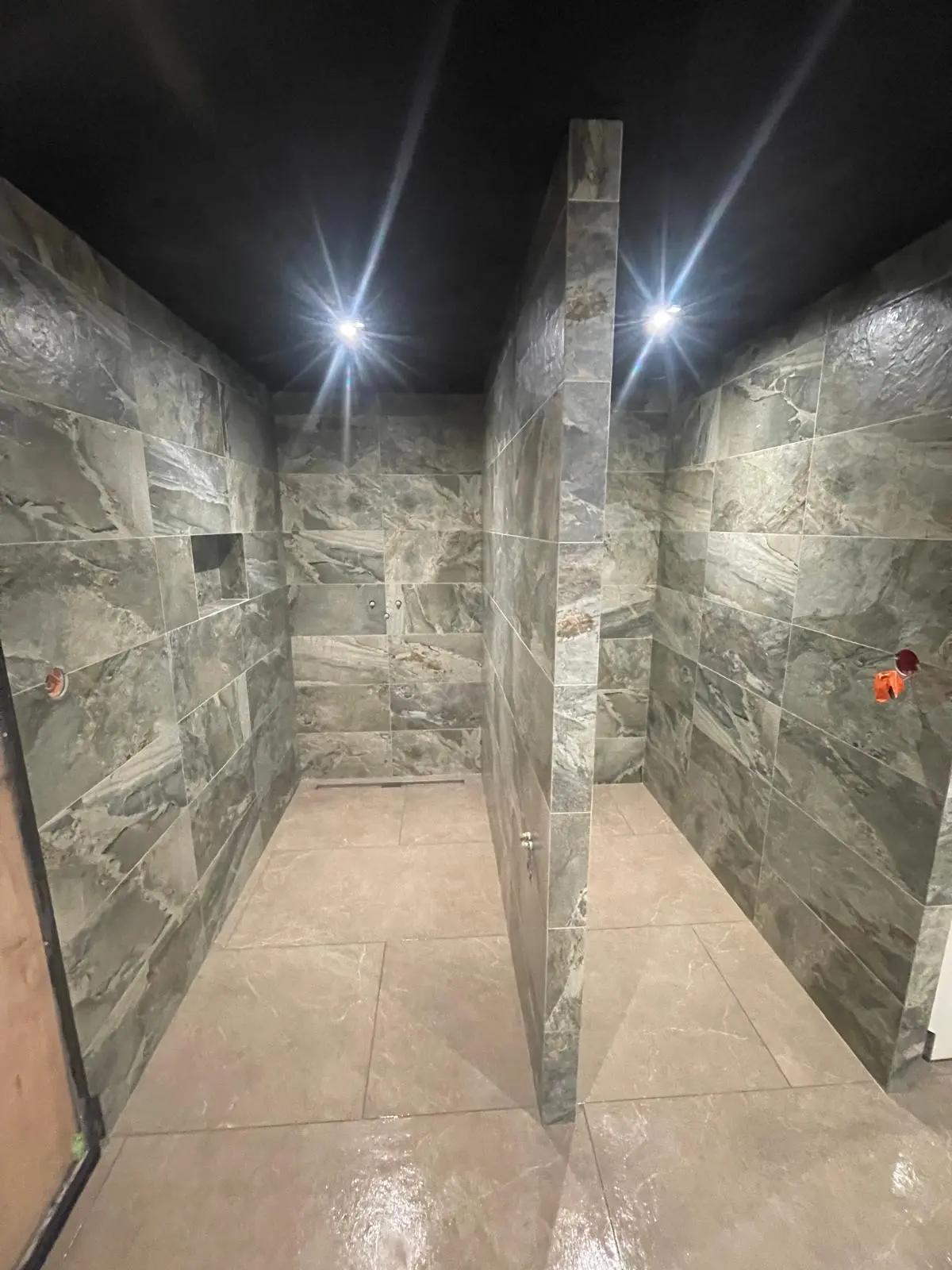 Revêtement de sol salle de bain Vidauban durable et esthétique – Résine Pro Concept