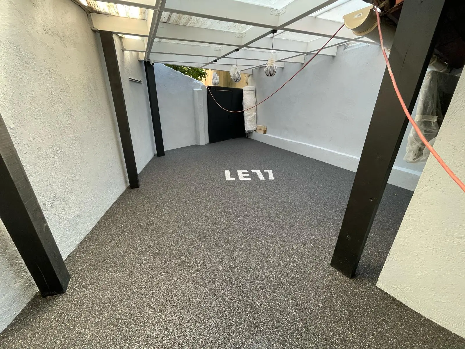 Expert en revêtement de sol parking Vidauban – application résine époxy et carrelage technique